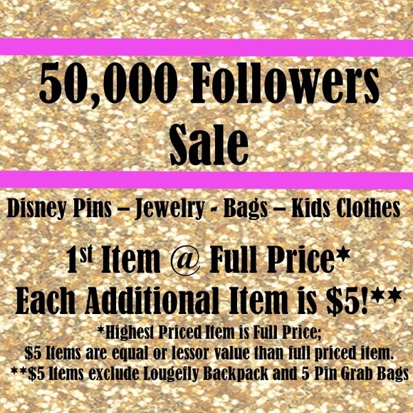 Disney Parks “World’s Best Mom” Minnie Pin - Picture 2 of 4